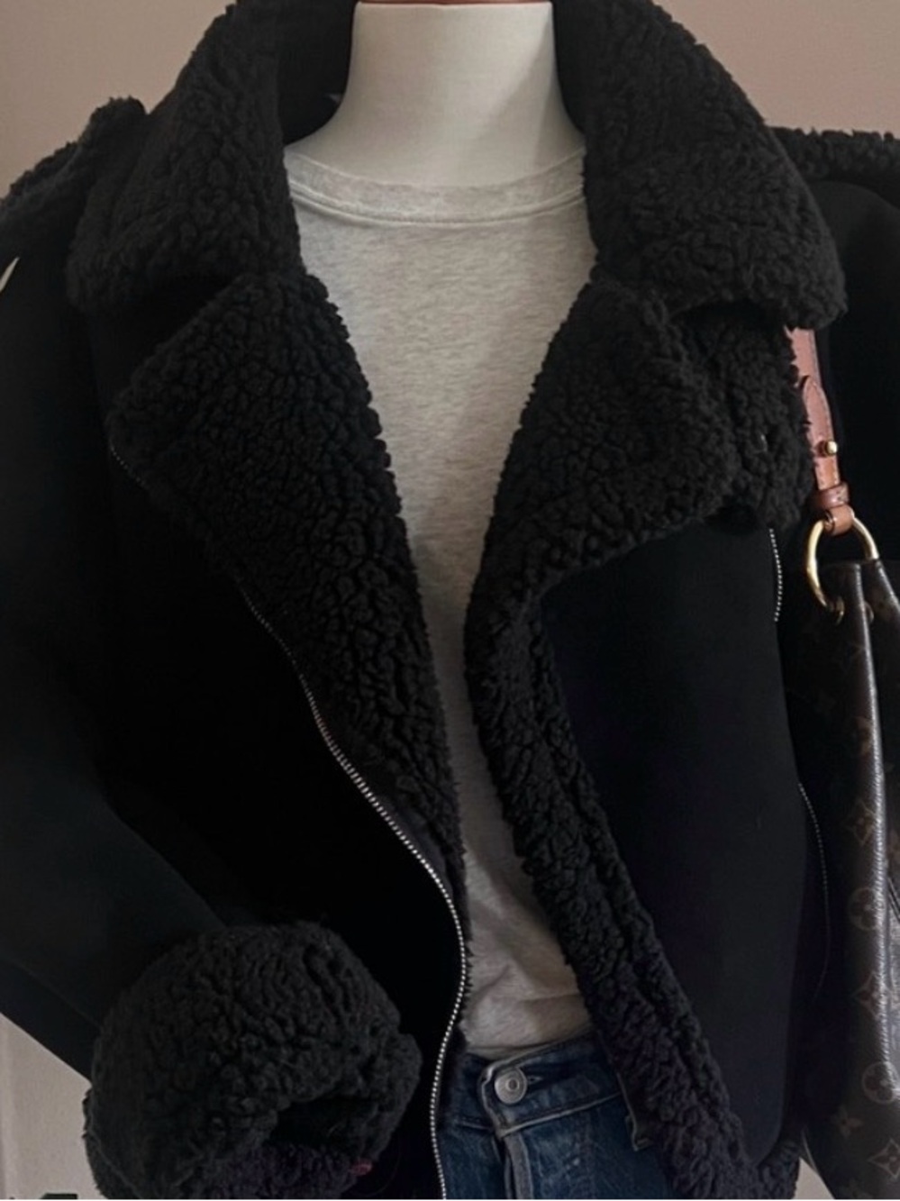 Black Faux Shearling Jacket for Women 🧥